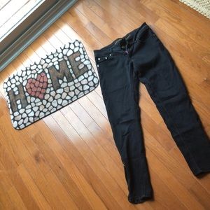 Black jeans with zipper fun
